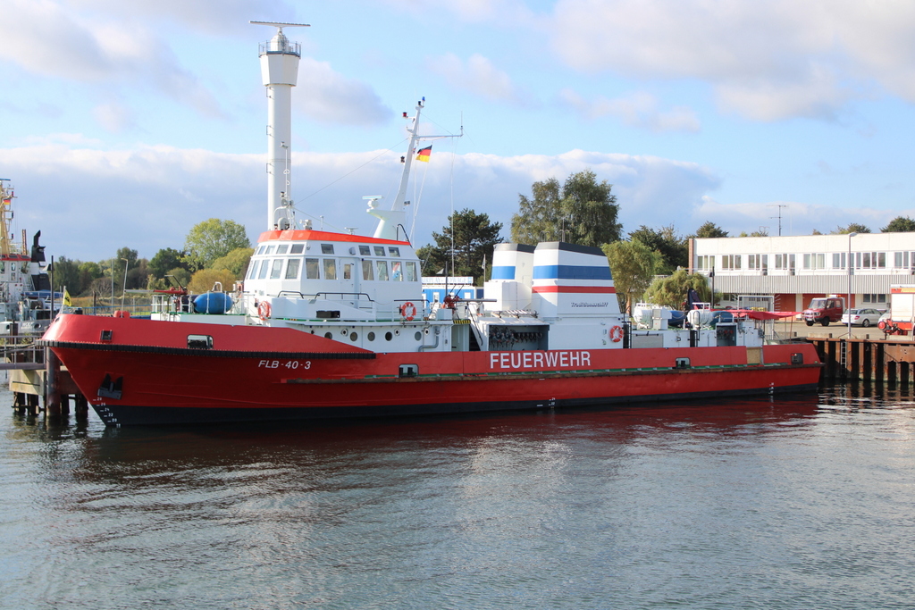 am 10.10.2020 lag das Feuerlöschboot FLB-40-3 an der Feuerwache-See in Warnemünde.