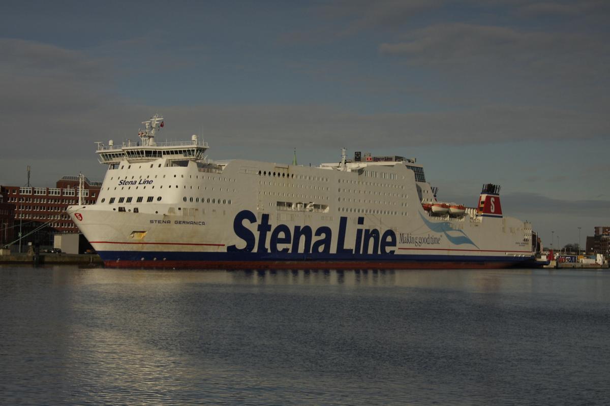 Am 10.2.2014 lag die  Stena Germanica  der Stena Line von der Sonne beschienen am Kai in Kieler Hafen.