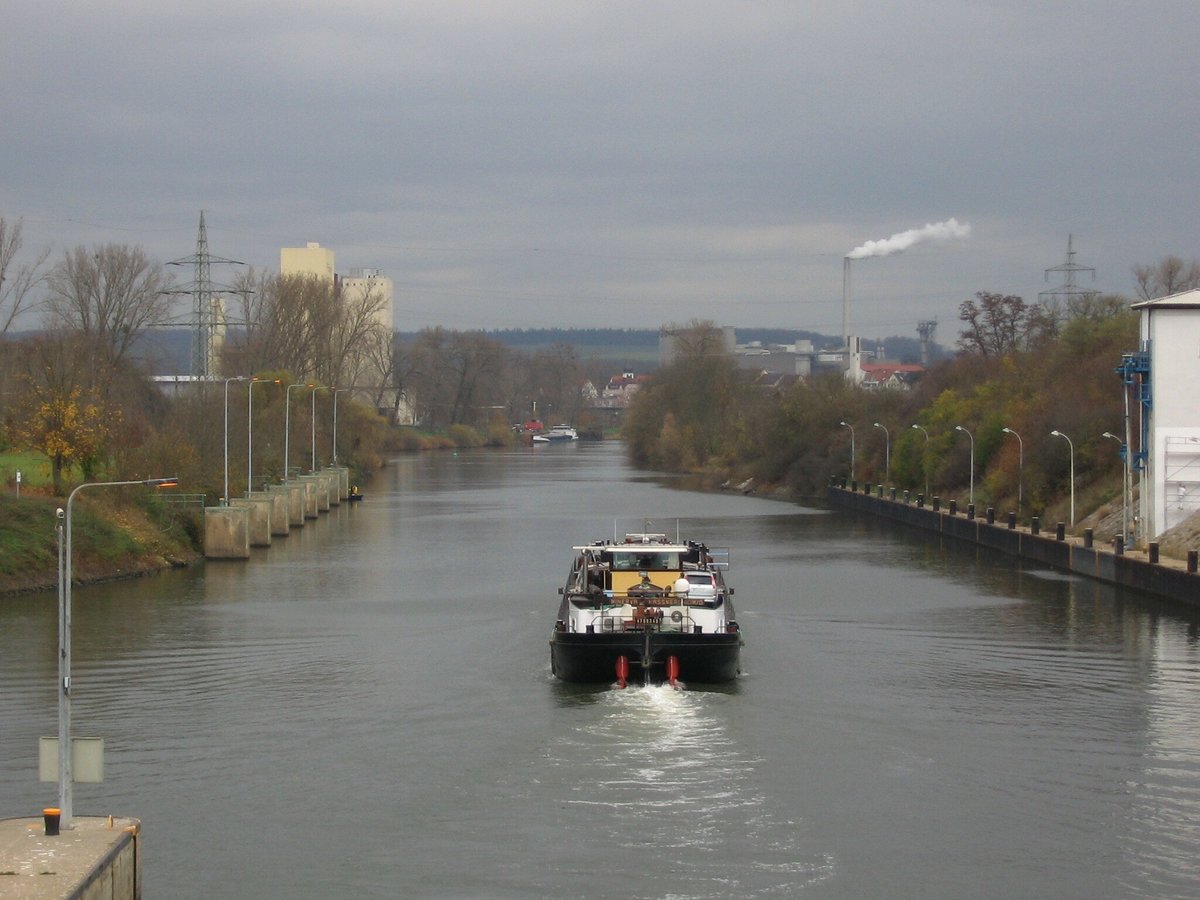 Am 11.11.2008 befuhr GMS Minerva (04700340 , 85 x 8,20m) zw. der Schleuse Kochendorf und Bad Friedrichshall den Neckar zu Tal.
