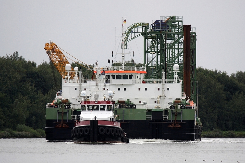 Am 12.09.2018 Schacht Audorf NOK Schlepper ISA mit Anhang BODO Constructor (Dredger) richtung Brunsbüttel.