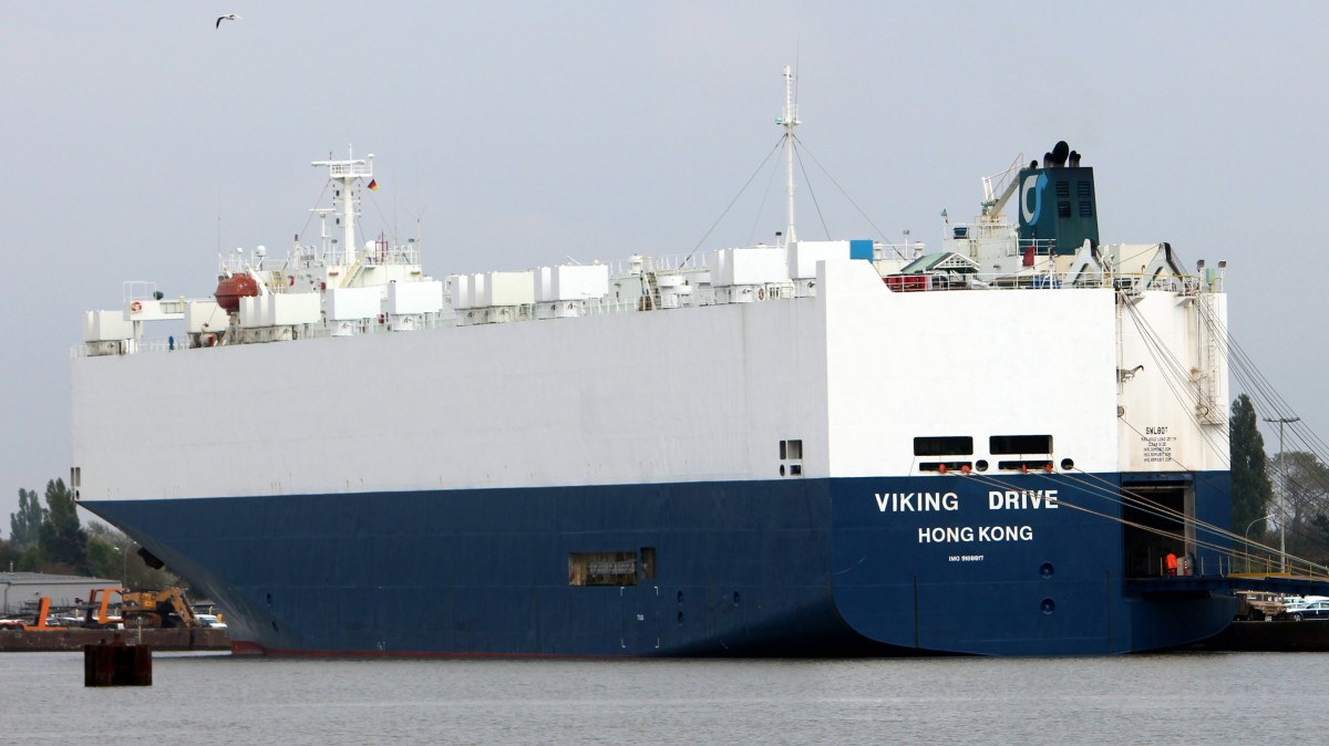 Am 15.10.2013 lag die Viking Drive im Hafen von Bremerhaven. Ihr Baujahr ist 2000 und ist 164m lang und 28m breit und hat einen Tiefgang von 8,2m.