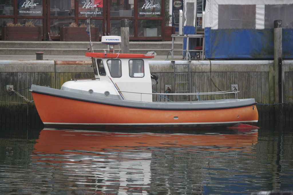 Am 23.03.2019 lag das Namenlose Boot in Warnemünde.