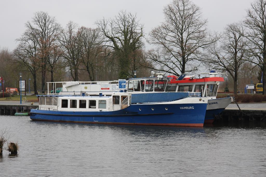 Am 26.2.2017 hielten die im Hafen von Demmin liegenden Rundfahrtschiffe STADT DEMMIN und HAMBURG noch Winterpause.