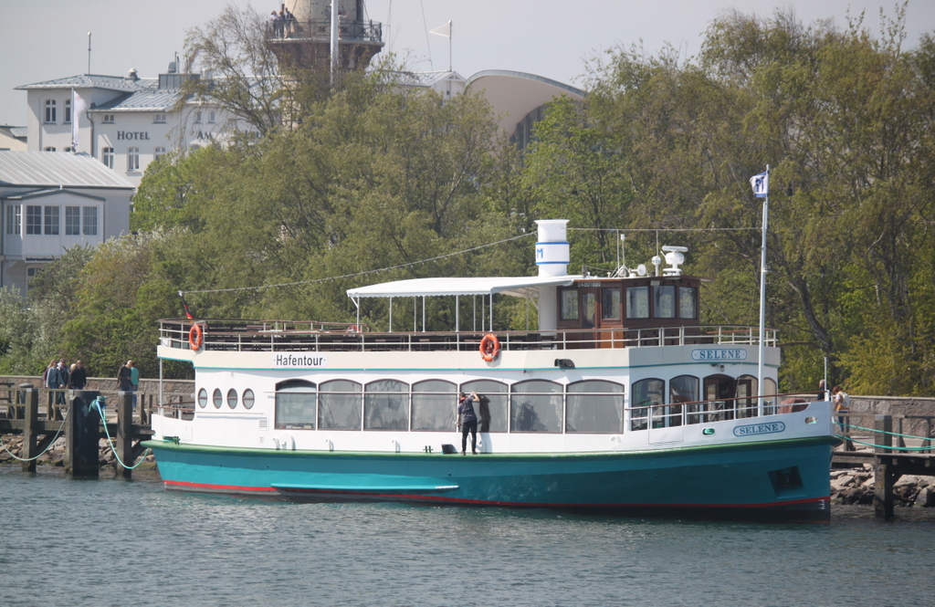 Am Mittag des 19.05.2019 lag das Fahrgastschiff Selene in Warnemünde beim alten Strom.