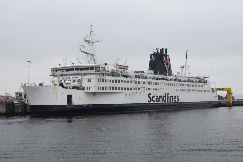 Am Mittag des 28.04.2019 lag die Scandlines Fähre Kronprins Frederik im Rostocker Überseehafen.