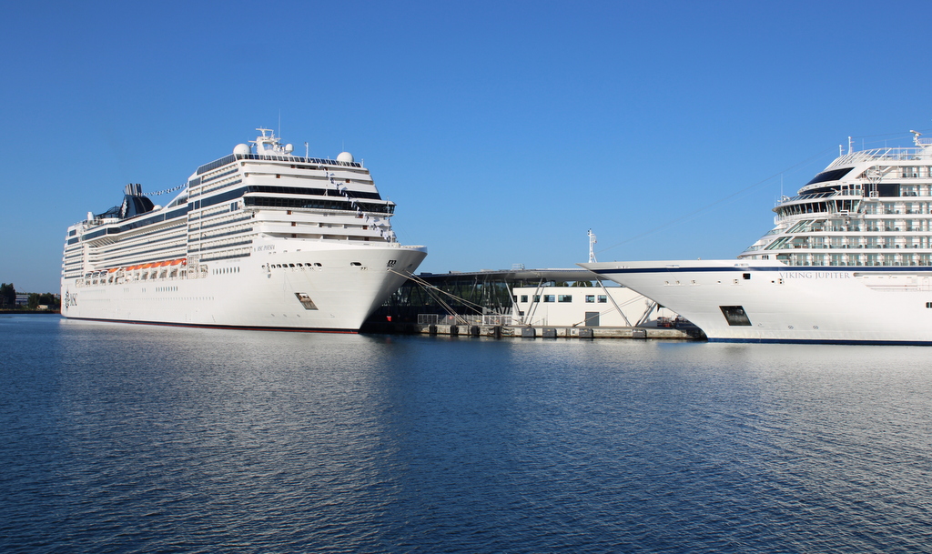 Am Morgen des 07.08.2022 lagen die Kreuzfahrtschiffe MSC Poesia und Viking Jupiter in Warnemünde.