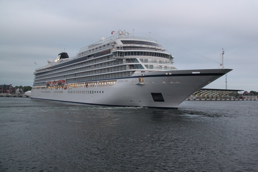 Am Morgen des 14.05.2016 gab es den 1.Anlauf von dem Kreuzfahrt-Schiff Viking Sea in Warnemünde.