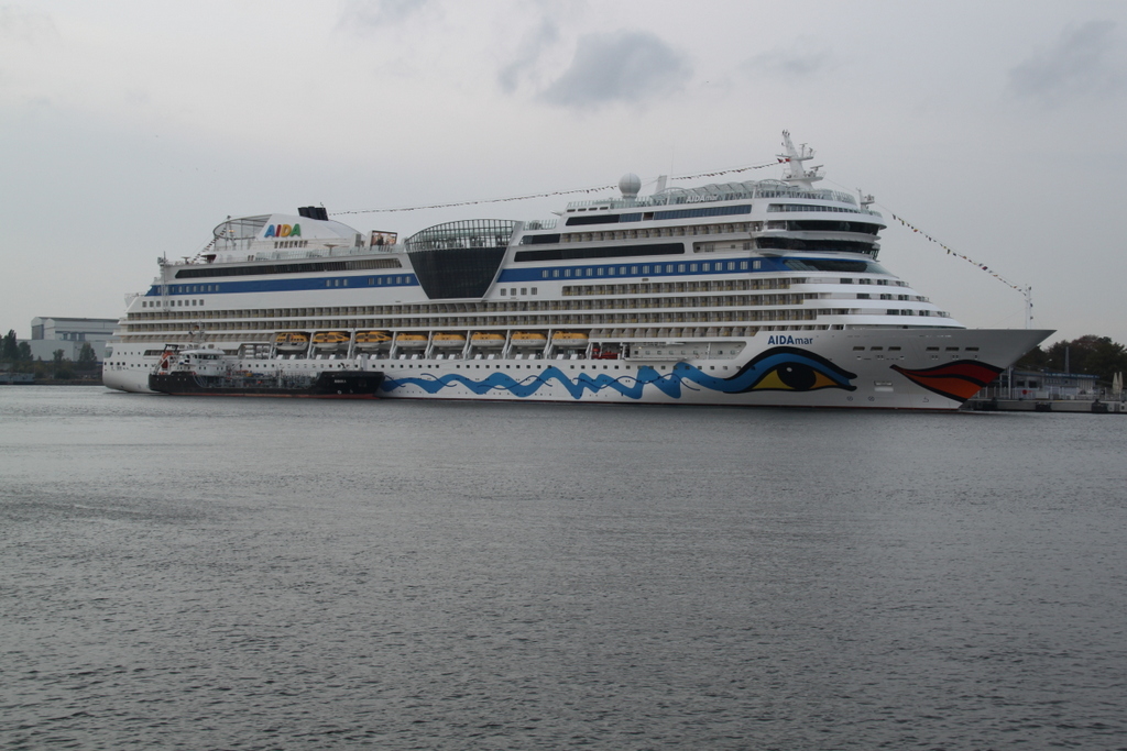 Am Morgen des 15.10.2016 lag die Aidamar auf Ihrem Weg von Stockholm nach New York am Pier 7 im Warnemünder Hafen.