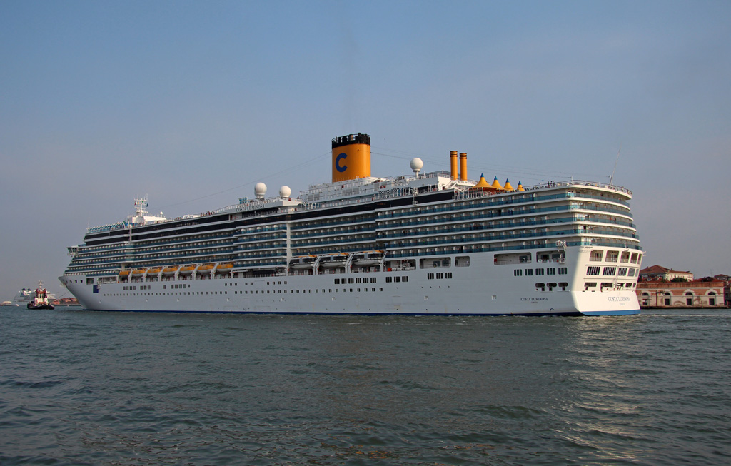 Am Morgen des 24.06.2017 war gegen 7 Uhr die Costa Luminosa schon das dritte Kreuzfahrtschiff, welches den Hafen von Venedig ansteuerte. 