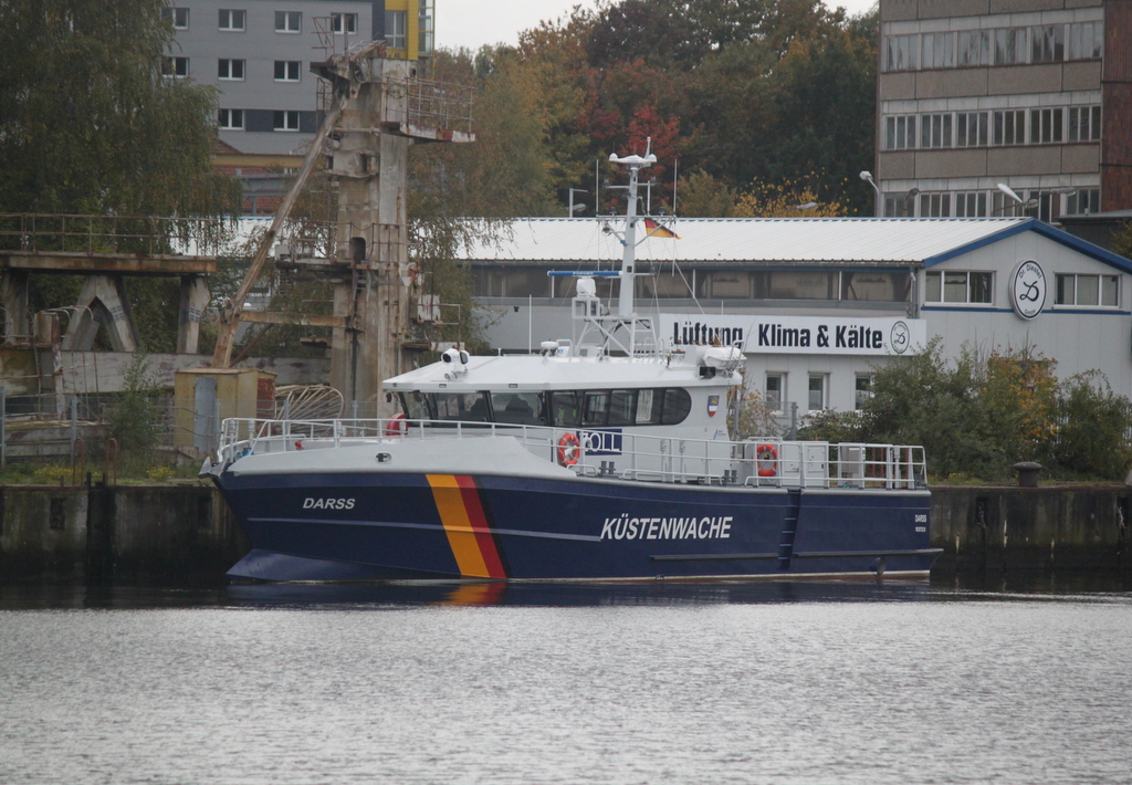 Am Nachmittag des 12.10.2019 lag das Zollboot Darss im Rostocker Stadthafen.