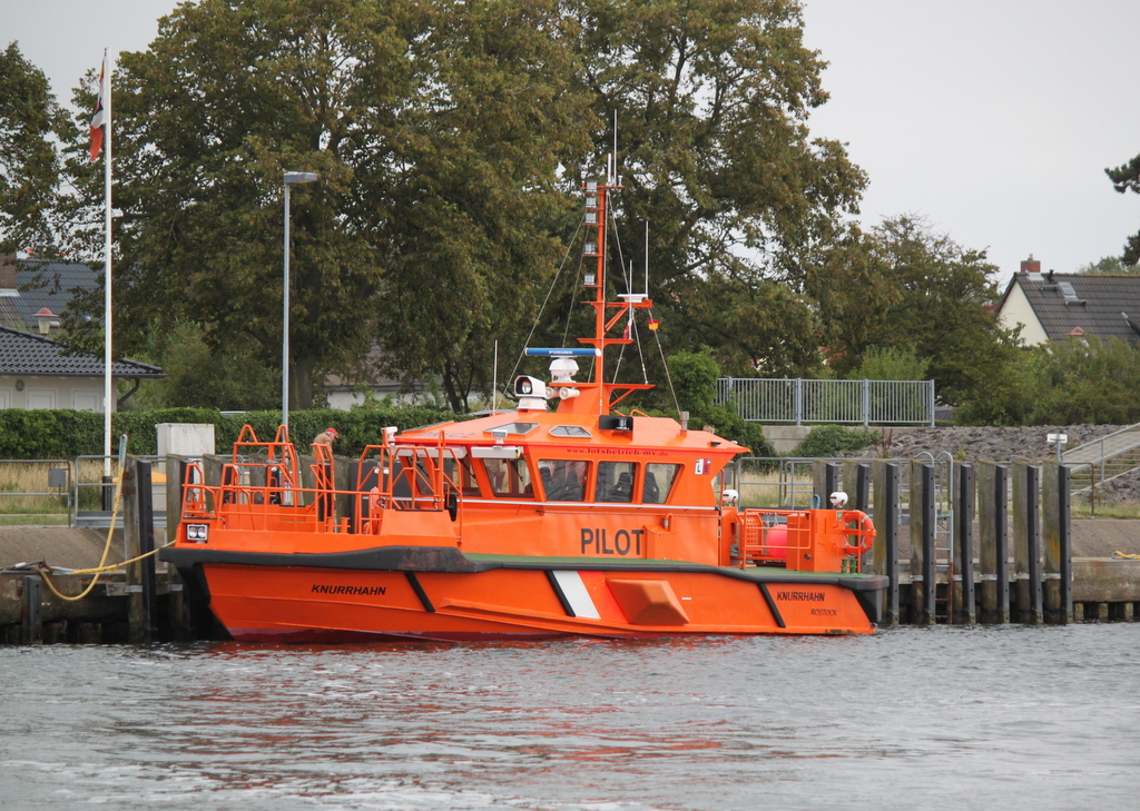 Am Nachmittag des 16.08.2019 wartete das Lotsenboot Knurrhahn auf neue Einsätze in Hohe Düne.