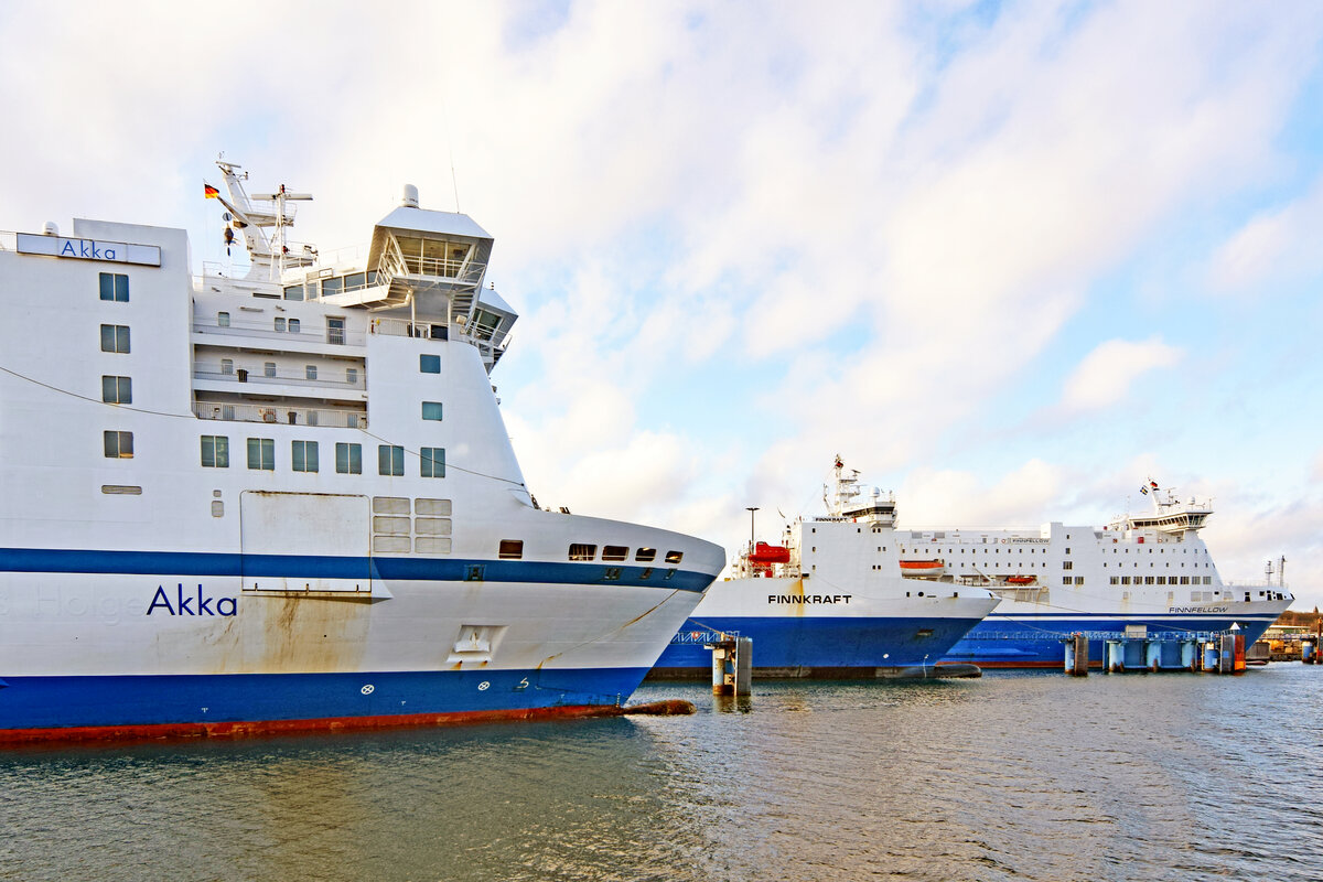 Am Skandinavienkai in Lübeck Travemünde 08.01.2023: AKKA, FINNKRAFT, FINNFELLOW