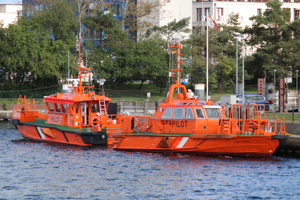 Am Vormittag des 10.10.2020 lagen die Lotsenboote SCHNATERMANN und der Neuzugang BUTT in Hohe Düne.