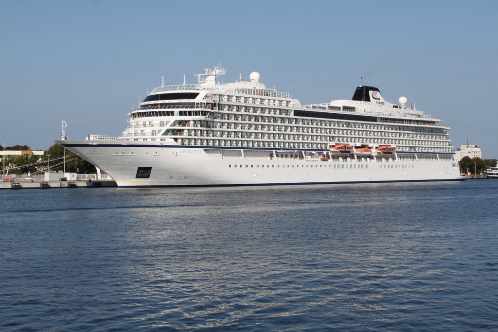 Am Vormittag des 17.09.2017 lag die Viking Star der Reederei Viking Ocean Cruises in Warnemünde.