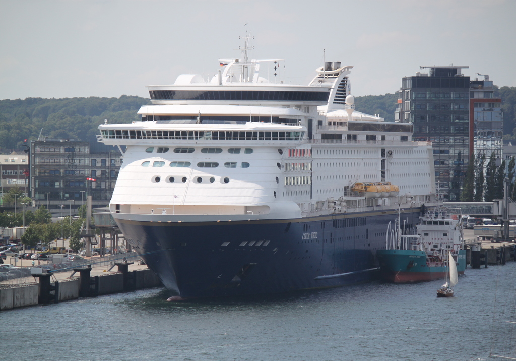 Am Vormittag des 27.07.2019 lag die 224 m lange Color-Magic der norwegischen Reederei Color Line in Kiel.