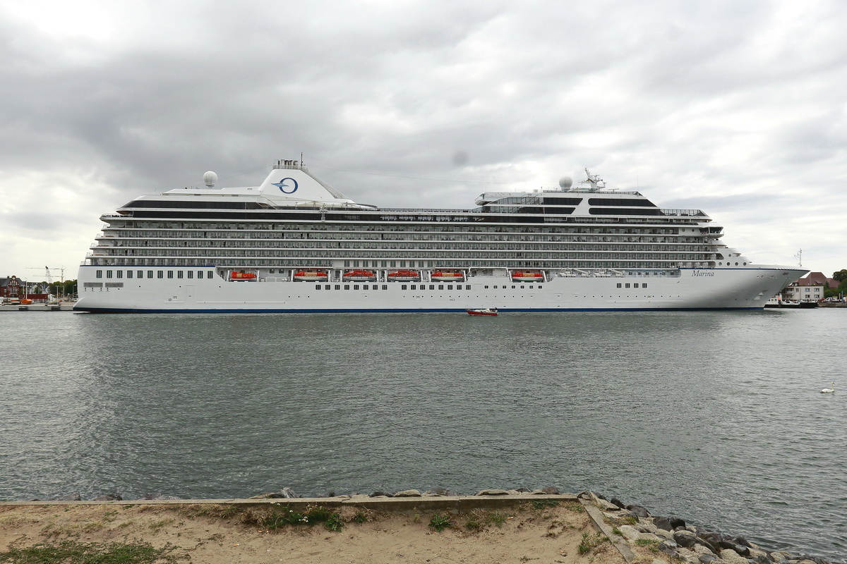 Am Vormittag  des 28. August 2018 lag die 238 m lange Marina der Reederei Oceania Marina in Warnemünde.