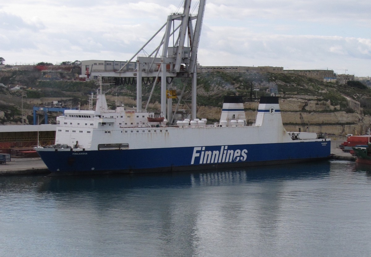 am03.02.2010 noch unter dem Namen Finlandia heute auf dem Mittelmeer unterwegs als
die  SNAV CAMPANIA  ein RoRo-Schiff dies fährt unter der Flagge von Italy (IMO: 8002640, MMSI: 247240400).