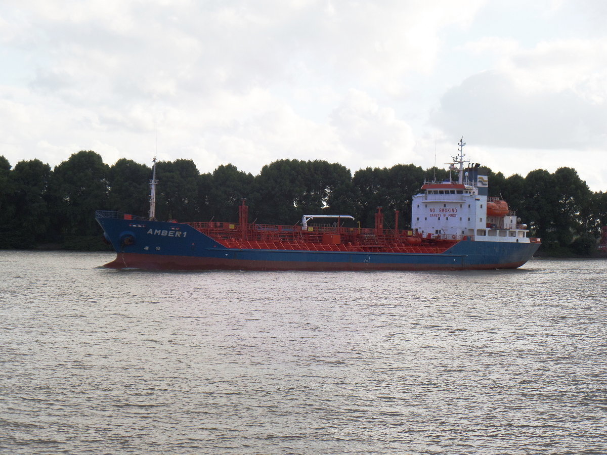 AMBER 1 (IMO 9174713) am 5.8.2016, Hamburg einlaufend, Elbe Höhe Bubendeyufer / 
Ex-Namen: Fortune Athena bis 1998, Amber bis 2007 /
Doppelhüllen-Produktentanker  / BRZ 3.159 / Lüa 99,89 m, B 15,4 m, Tg 6,44 m / 1 Diesel, 2573 kW (3500 PS), 12,5 kn / gebaut 1997 in Süd Korea / Flagge: Zypern, Heimathafen: 
Limassol / Eigner: Amber Shipping Ltd., UK, Manager + Operator: Transmarine Management APS