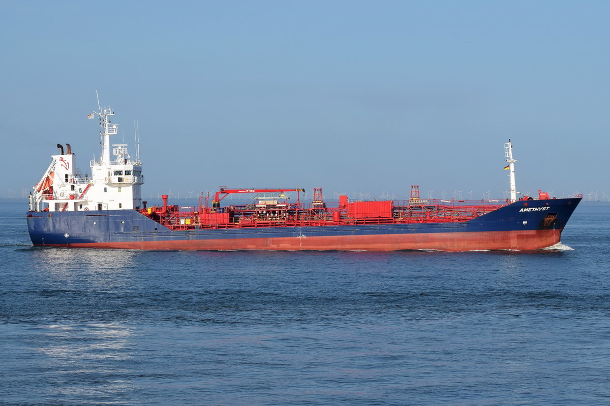 AMETHYST , Tanker , IMO 9246918 , Baujahr 2002 , 92.27m × 13.6m ,  bei der Alten Liebe Cuxhaven am 04.09.2018