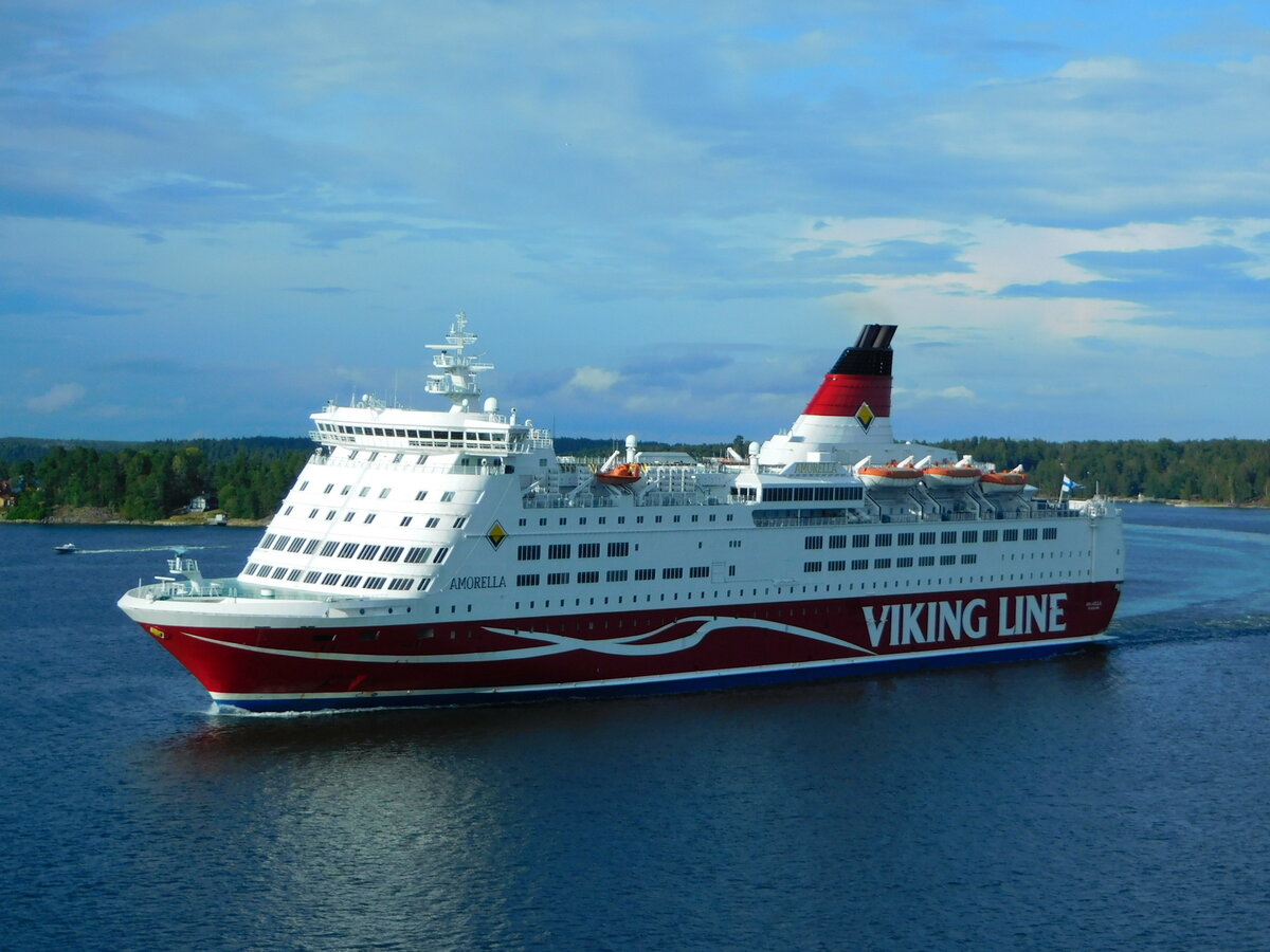 AMORELLA, Viking Line, Stockholmer Schären, 10.08.21 von Bord der Gabriella gesehen