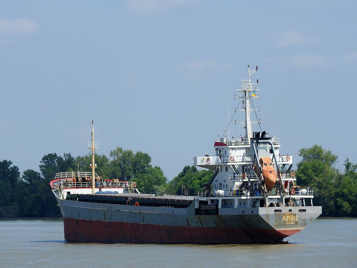 AMR1 (ehem.YONG-HONG9) unter Flagge von Panama (IMO9571337; L=97m B=16m; DWT5300to; Bj.2009) wartet auf der Donau zwischen Galati u. Tulcea auf nächsten Einsatz; 230704