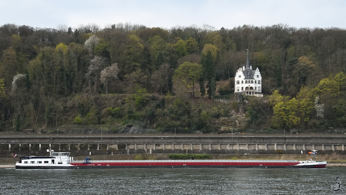 
Anfang April 2021 war auf dem Rhein bei Remagen das Gütermotorschiff ARMIRA (ENI: 02331195) zu sehen.