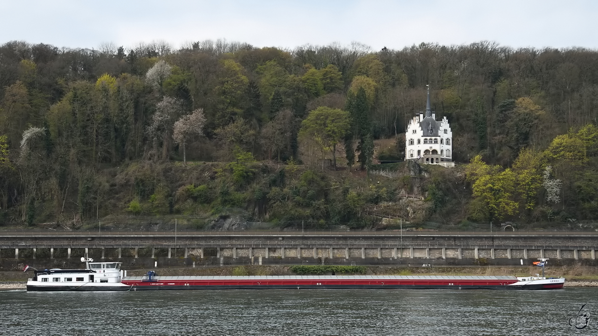 
Anfang April 2021 war auf dem Rhein bei Remagen das Gütermotorschiff ARMIRA (ENI: 02331195) zu sehen.