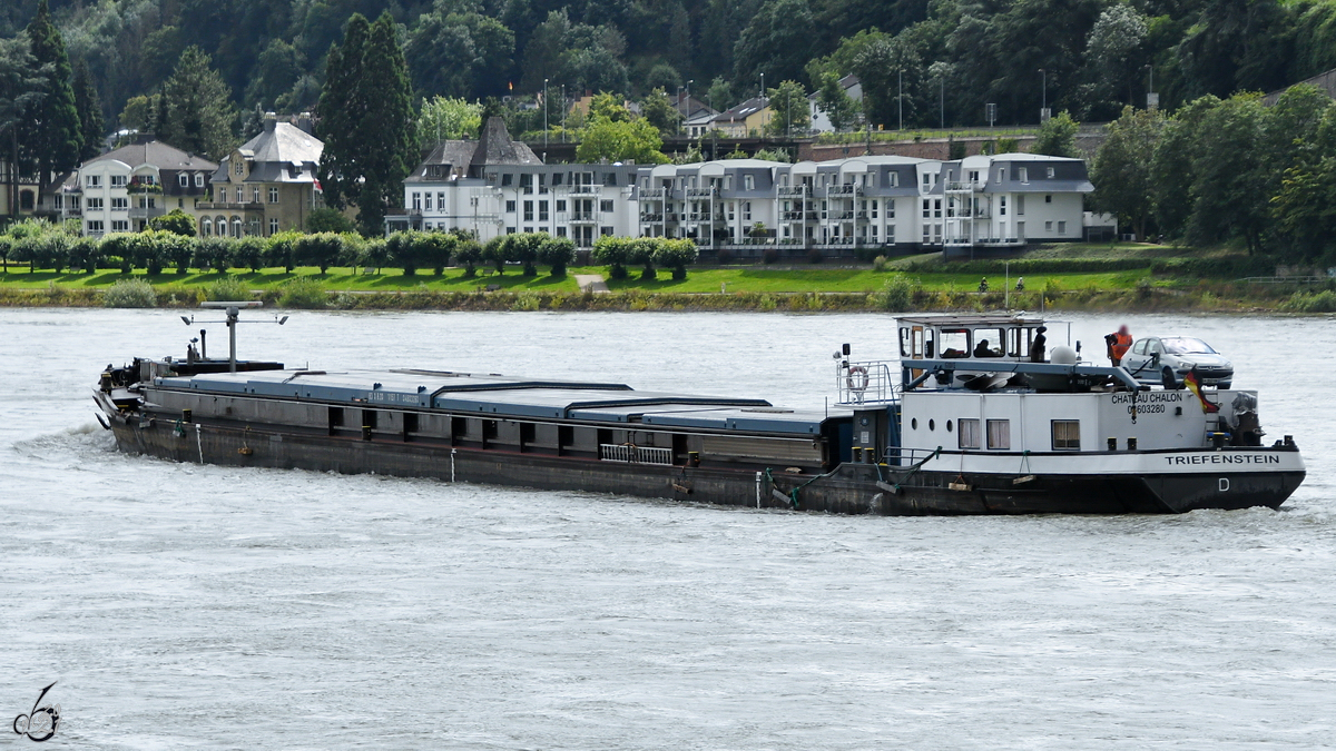 Anfang August 2021 war auf dem Rhein bei Remagen das Gütermotorschiff CHATEAU CHALON (ENI: 04603280) zu sehen.