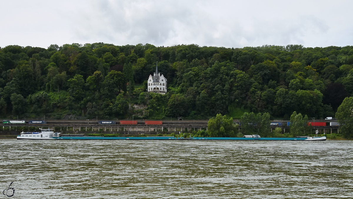 Anfang August 2021 war das Gütermotorschiff SAMARY (ENI: 02328677) auf dem Rhein bei Remagen zu sehen.