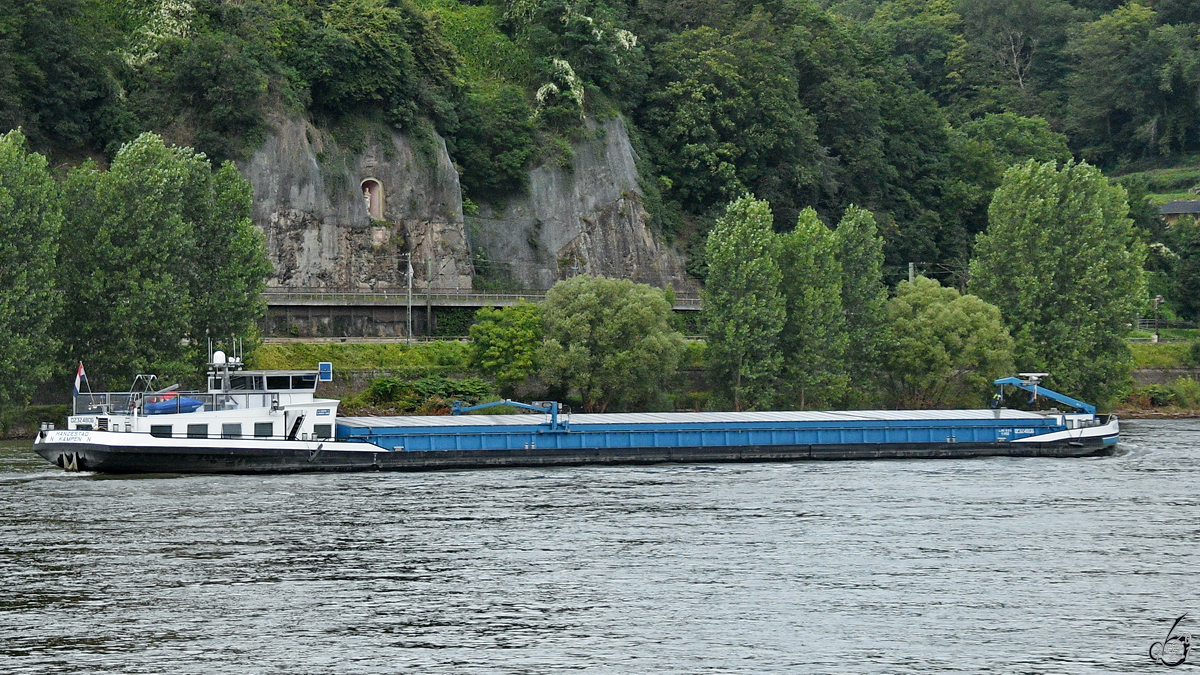 Anfang August 2021 war das Gütermotorschiff HANZESTAD (ENI: 02324806) auf dem Rhein bei Remagen zu sehen.