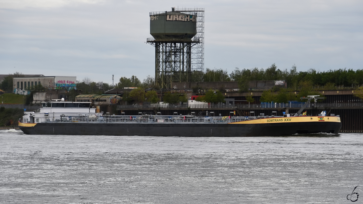 Anfang Mai 2021 war auf dem Rhein bei Duisburg das Tankmotorschiff SOMTRANS XXV (ENI: 02333652) - Binnenschifferforum zu sehen.