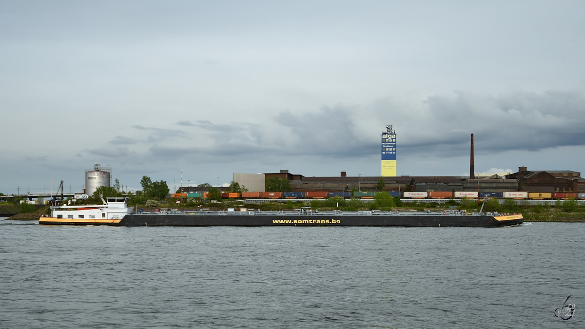 Anfang Mai 2021 war auf dem Rhein bei Duisburg das Tankmotorschiff SOMTRANS XVII (ENI: 02325250) zu sehen.