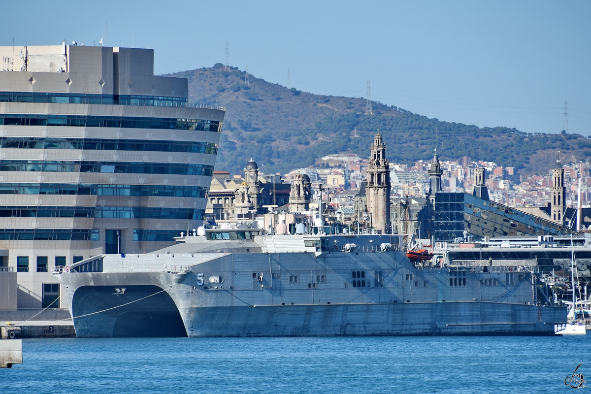 Anfang November 2022 war die USNS TRENTON (IMO: 9677533) der Amerikanischen Marine, ein Hochgeschwindigkeitskatamaran der Spearhead-Klasse in Barcelona zu sehen.