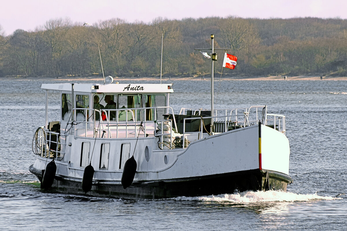 ANITA am 19.02.2023 in Lübeck-Travemünde einlaufend