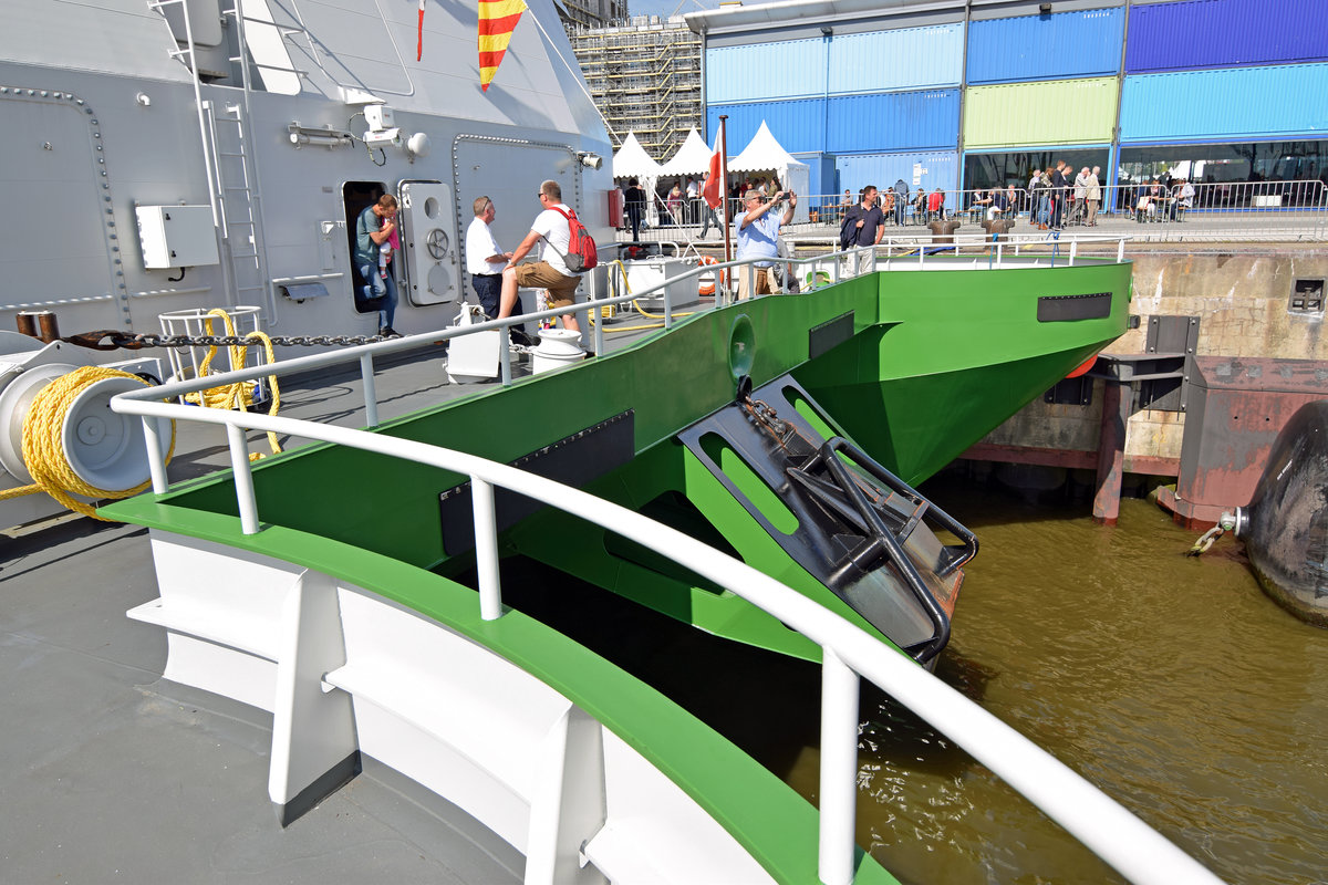 Anlässlich des Tags des Zolls (02.09.2017) war  Open Ship  auf dem im Hafen von Hamburg liegenden Zollboot HELGOLAND. Blick auf einen Teil des Bug-Bereichs.