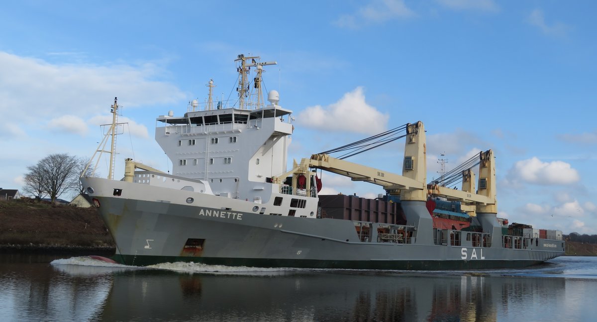 ANNETTE -Hh= St. John´s - IMO= 9266554 - RC= V2OL8 - DWT= 9417 - Bj.= 2003 bei
der Werft J.J.Sietas in Hbg.-Neuenfelde -- am 02.03.2020 in Kl.Königsförde /NOK