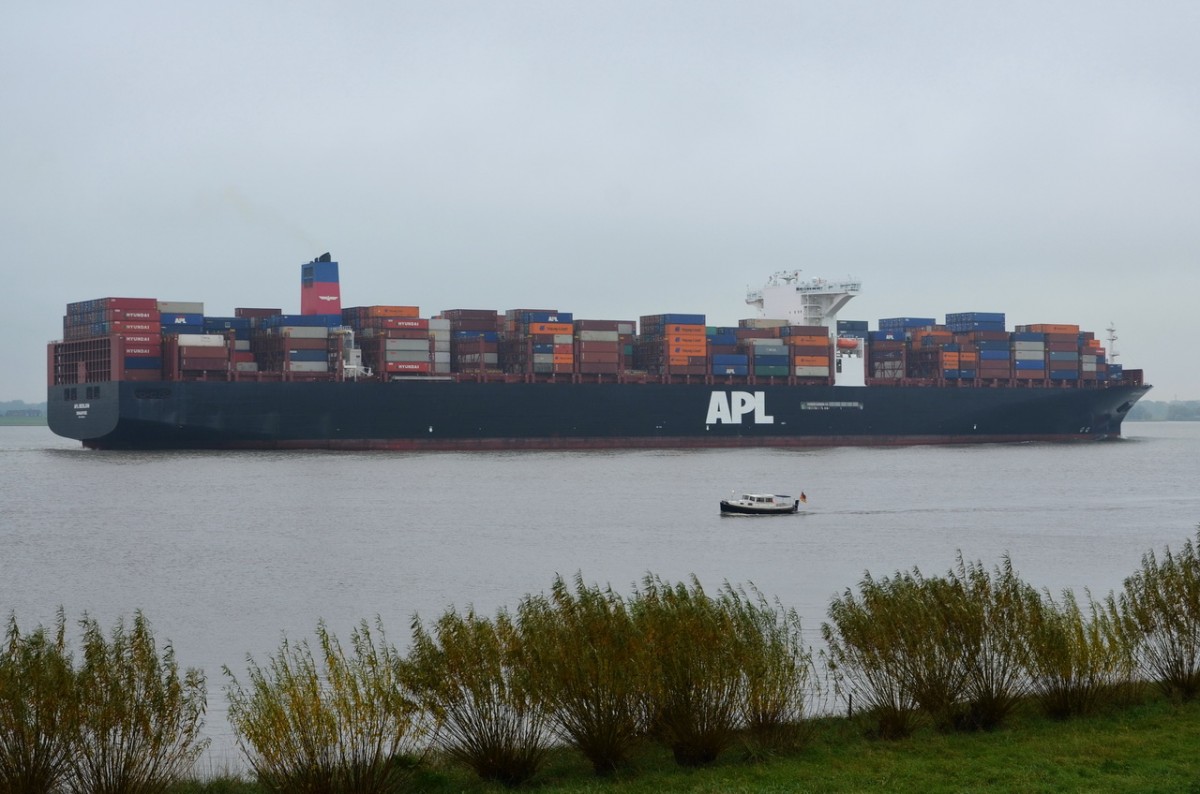 APL MERLION , Containerschiff , IMO 9632014 , Baujahr 2014 , 368.50 x 51m , 14000 TEU , Lühe 22.10.2015
