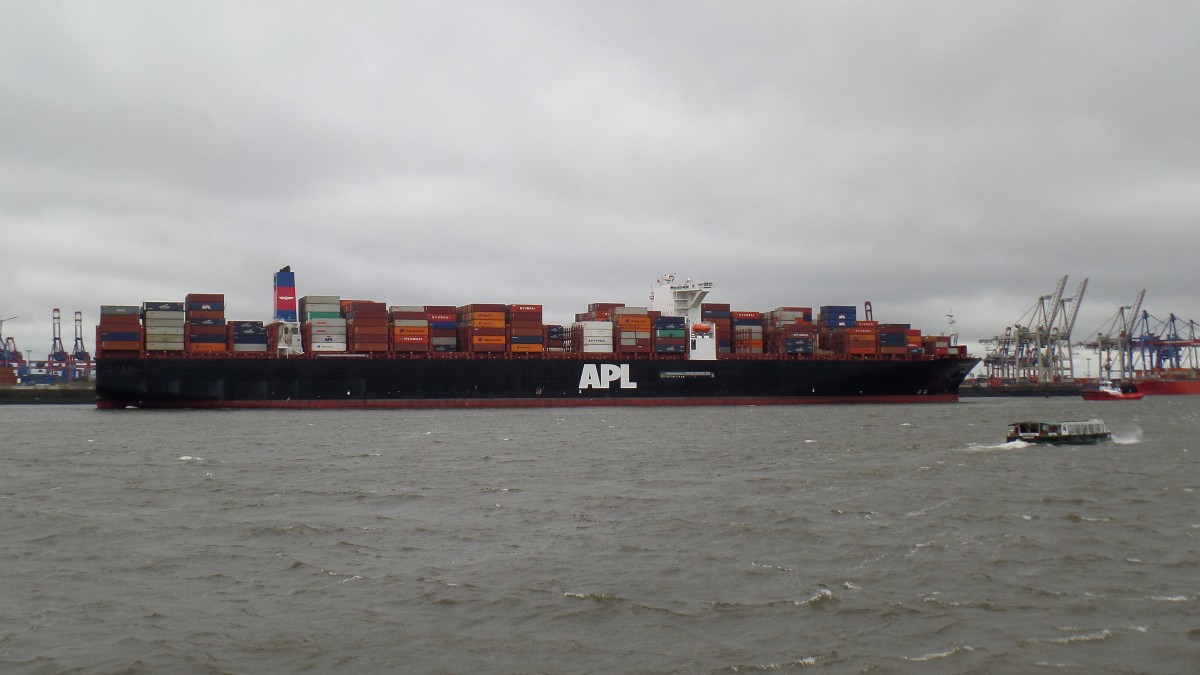 APL MERLION (IMO 9632014) am 21.2.2015, Hamburg auslaufend, aus dem Köhlbrand kommend, Elbe Höhe Neumühlen /
Megaboxer  (ULCS) Containerschiff / BRZ 151.963 / Lüa 368,5 m, B 51 m, Tg 15,5 m / TEU 14.000 / 1 Hyundai-MAN B&W 11S90ME-C9.2 Zweitakt-Dieselmotor, 72.240 kW, 98.219 PS, 23 kn / 2014 bei Hyundai Samho Heavy Industries Company, Süd Korea / 