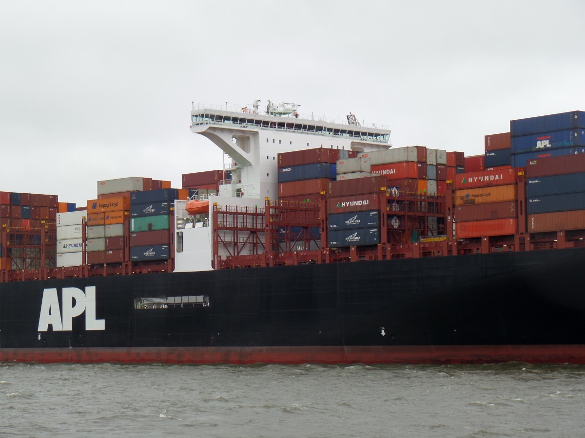 APL MERLION (IMO 9632014) am 21.2.2015, Detail: Brückenaufbau Steuerbord, Hamburg auslaufend, Elbe Höhe Neumühlen /
Megaboxer  (ULCS) Containerschiff / BRZ 151.963 / Lüa 368,5 m, B 51 m, Tg 15,5 m / TEU 14.000 / 1 Hyundai-MAN B&W 11S90ME-C9.2 Zweitakt-Dieselmotor, 72.240 kW, 98.219 PS, 23 kn / 2014 bei Hyundai Samho Heavy Industries Company, Süd Korea / 