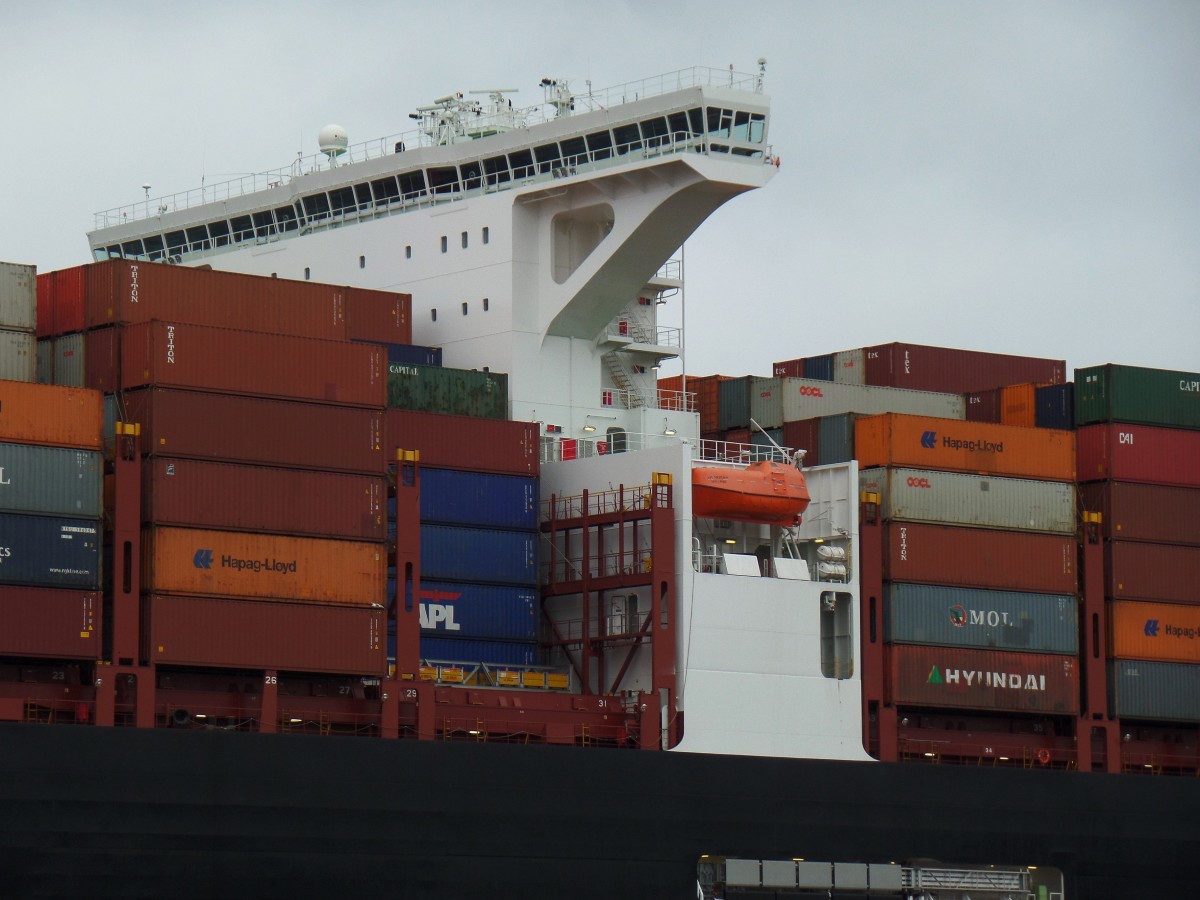 APL MERLION (IMO 9632014) am 21.2.2015, Detail: Brückenaufbau Backbord, Hamburg auslaufend, Elbe Höhe Bubendeyufer /
Megaboxer  (ULCS) Containerschiff / BRZ 151.963 / Lüa 368,5 m, B 51 m, Tg 15,5 m / TEU 14.000 / 1 Hyundai-MAN B&W 11S90ME-C9.2 Zweitakt-Dieselmotor, 72.240 kW, 98.219 PS, 23 kn / 2014 bei Hyundai Samho Heavy Industries Company, Süd Korea / 