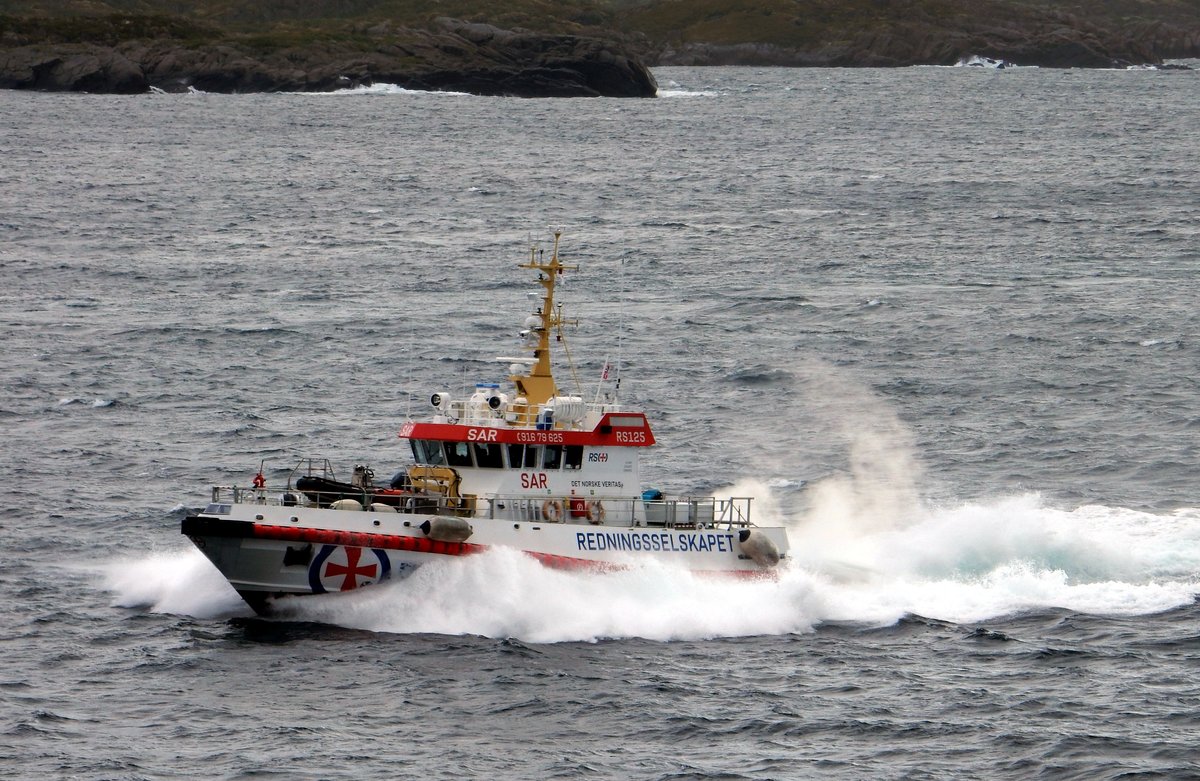 AR Schiff Det Norske Veritas am 01.09.16 vor Leknes (Lofoten NOR).