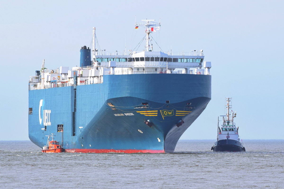 ARABIAN BREEZE , Autotransporter , IMO 8202355 , Baujahr 1983 , 164 × 28.05m , Cuxhaven 06.04.2018