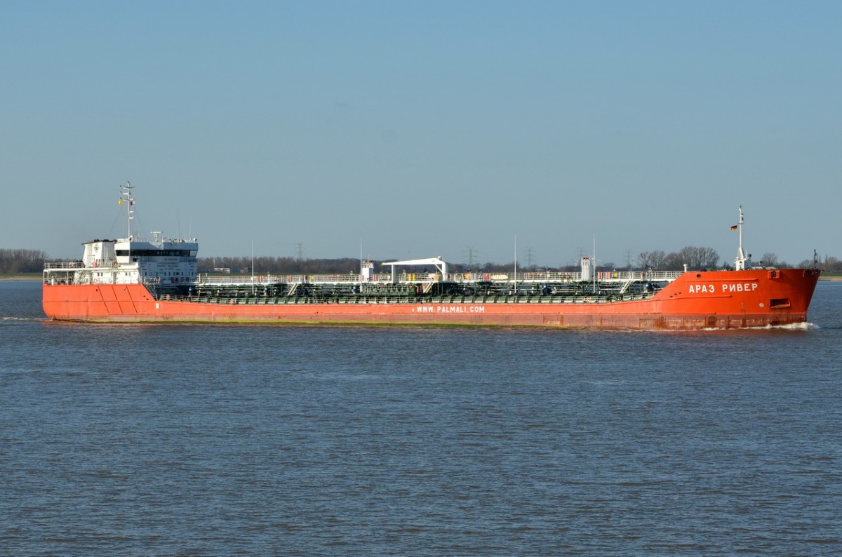 ARAZ RIVER  Tanker  IMO  9435363  Baujahr 2007 ,  140 x 17m  Lühe 06.04.2015