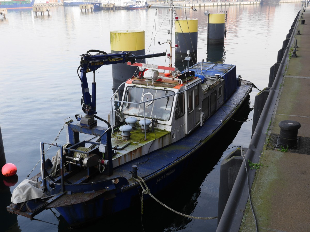 Arbeitsboot Jan Luiken, Hamburg liegt in Wismar; 01.11.2015
