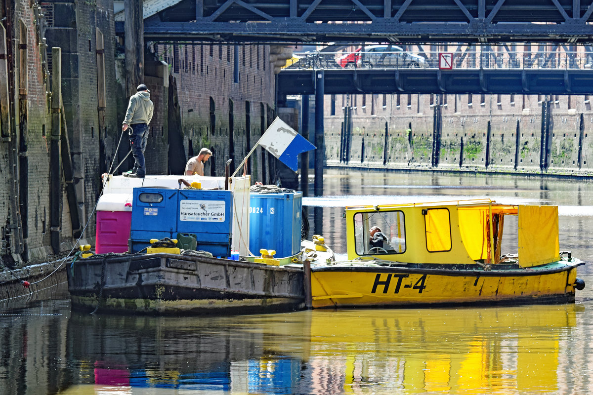 Arbeitsboote der  Hansataucher , darunter HT-4, am 26.05.2020 im Hafen von Hamburg in der Speicherstadt im Einsatz