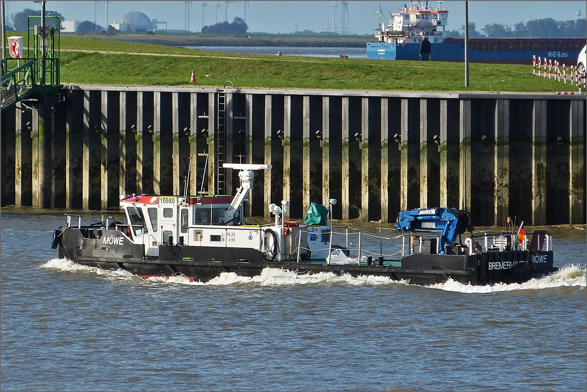 Arbeitsschiff Möwe, IMO 04810980, Bj. 2013, Bauwerft: Schiffswerft Bolle in Neuderben, gemeldet in Bremerhaven, Flagge. D. gesehen an der Geestemündung in die Weser bei Bremerhaven. 19.09.2019