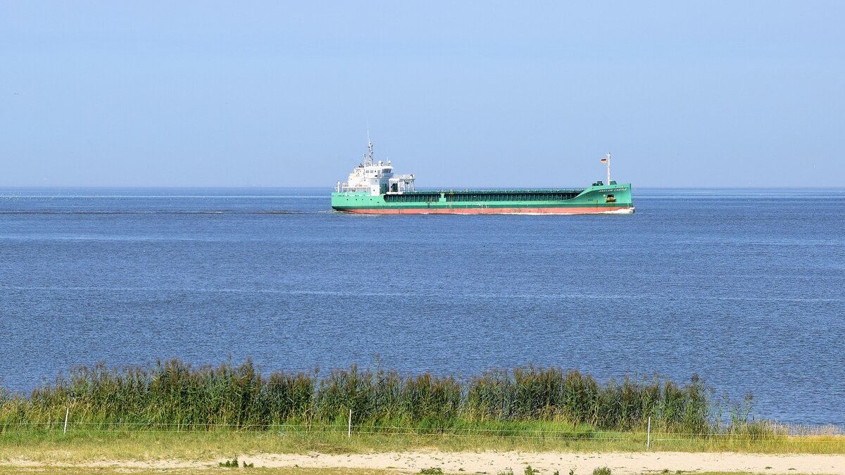 ARKLOW CASTLE (Stückgutfrachter, Irland, IMO: 9757101) elbaufwärts (Otterndorf, 08.09.2021).