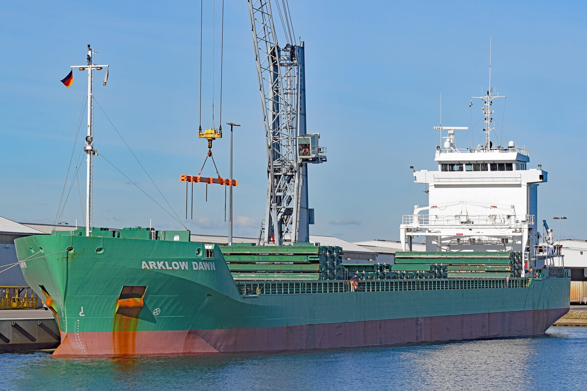 ARKLOW DAWN (IMO 9504138) am 07.10.2021 beim Nordlandkai Lübeck bzw. Vorwerker Hafen