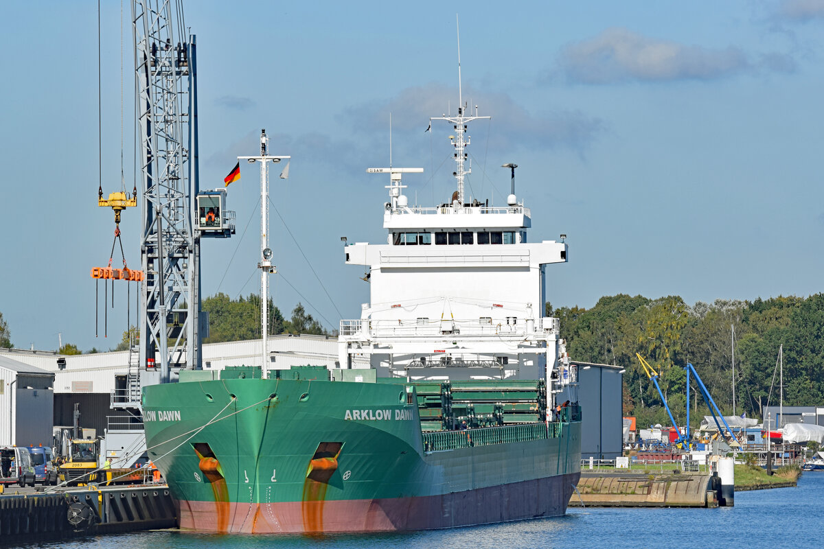 ARKLOW DAWN (IMO 9504138) am 07.10.2021 beim Nordlandkai Lübeck bzw. Vorwerker Hafen