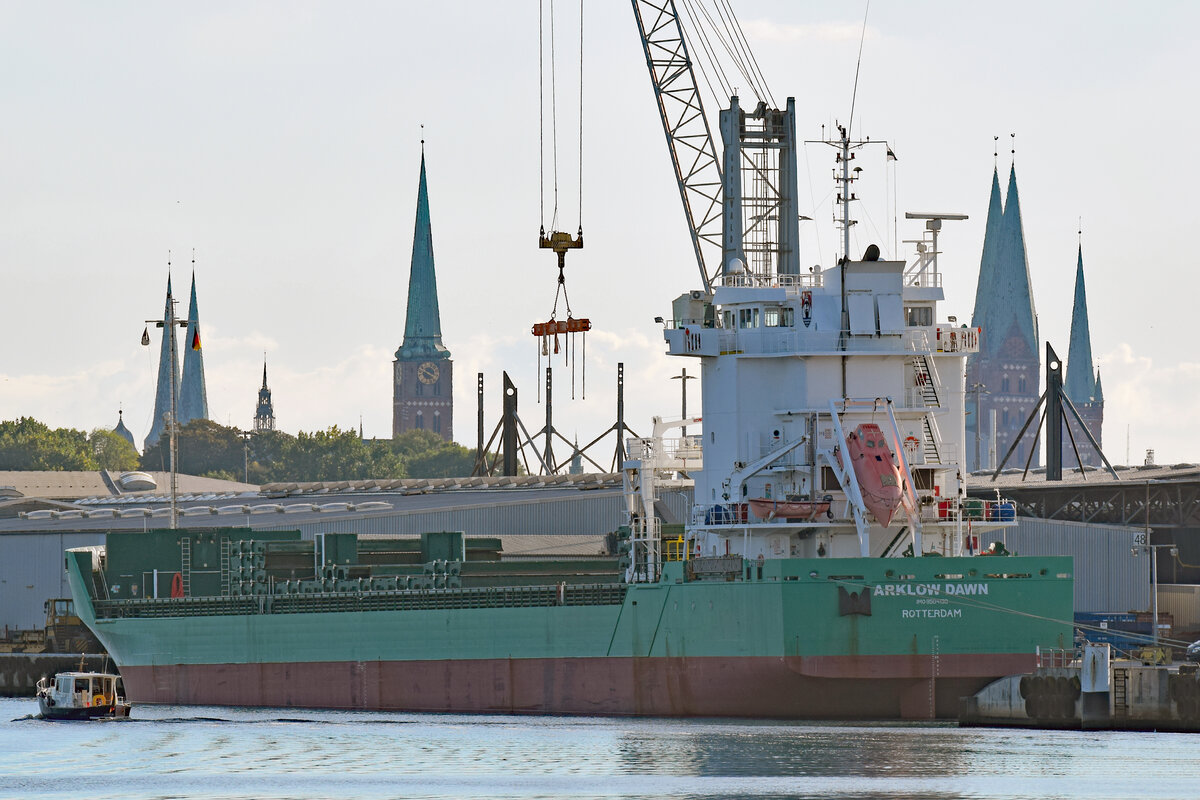 ARKLOW DAWN (IMO 9504138) am 07.10.2021 beim Nordlandkai Lübeck bzw. Vorwerker Hafen